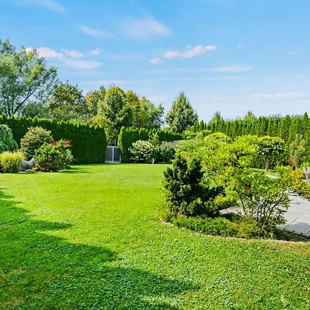 The Villa Toscana, A Serene Retreat In Center Of Friedrichshafen City With Lush Green Lawns, Terrace & Private Garage- Lidl, Bakery Walking Distance- Bodenseecenter, Sportsbad 3 Mins, Lake 7 Mins Exterior photo