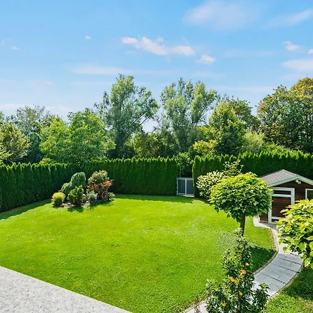 The Villa Toscana, A Serene Retreat In Center Of Friedrichshafen City With Lush Green Lawns, Terrace & Private Garage- Lidl, Bakery Walking Distance- Bodenseecenter, Sportsbad 3 Mins, Lake 7 Mins Exterior photo
