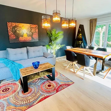 The Villa Toscana, A Serene Retreat In Center Of Friedrichshafen City With Lush Green Lawns, Terrace & Private Garage- Lidl, Bakery Walking Distance- Bodenseecenter, Sportsbad 3 Mins, Lake 7 Mins Exterior photo