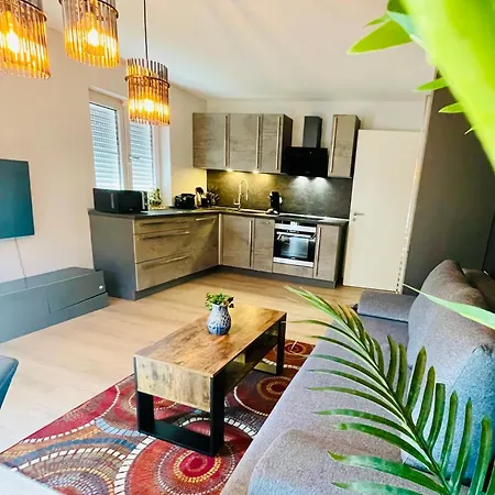 The Villa Toscana, A Serene Retreat In Center Of Friedrichshafen City With Lush Green Lawns, Terrace & Private Garage- Lidl, Bakery Walking Distance- Bodenseecenter, Sportsbad 3 Mins, Lake 7 Mins Exterior photo