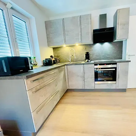 The Villa Toscana, A Serene Retreat In Center Of Friedrichshafen City With Lush Green Lawns, Terrace & Private Garage- Lidl, Bakery Walking Distance- Bodenseecenter, Sportsbad 3 Mins, Lake 7 Mins Exterior photo