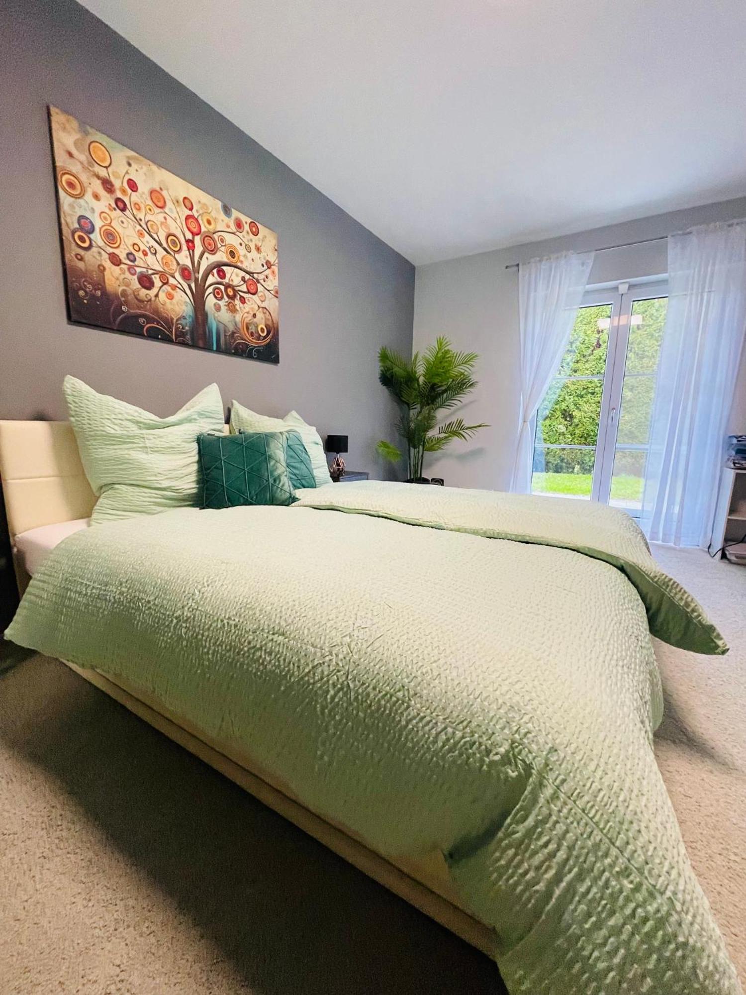 The Toscana, A Serene Retreat In Center Of With Lush Lawns, Terrace & Private Garage- Lidl, Bakery Walking Distance- Bodenseecenter, Sportsbad 3 Mins, 7 Mins *