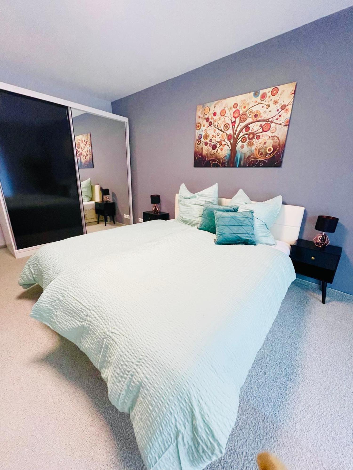 The Toscana, A Serene Retreat In Center Of With Lush Lawns, Terrace & Private Garage- Lidl, Bakery Walking Distance- Bodenseecenter, Sportsbad 3 Mins, 7 Mins Friedrichshafen