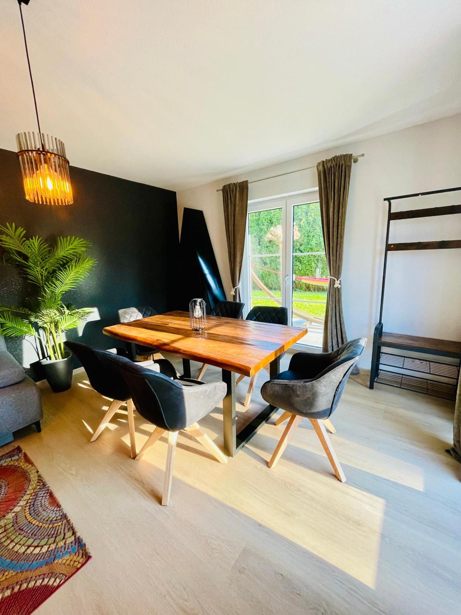 Villa The Toscana, A Serene Retreat In Center Of With Lush Lawns, Terrace & Private Garage- Lidl, Bakery Walking Distance- Bodenseecenter, Sportsbad 3 Mins, 7 Mins