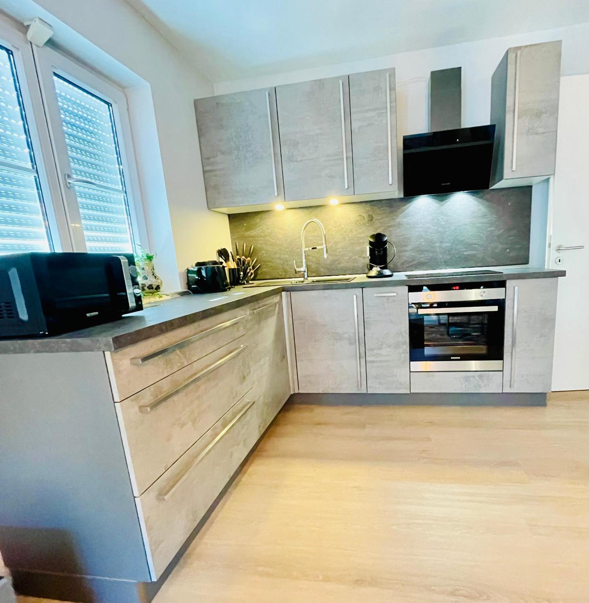 The Toscana, A Serene Retreat In Center Of With Lush Lawns, Terrace & Private Garage- Lidl, Bakery Walking Distance- Bodenseecenter, Sportsbad 3 Mins, 7 Mins Villa *